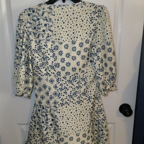 Poly dress, with flowers, M; Unknown brand. Boho, stylish, chic and cute! - Picture 2 of 3